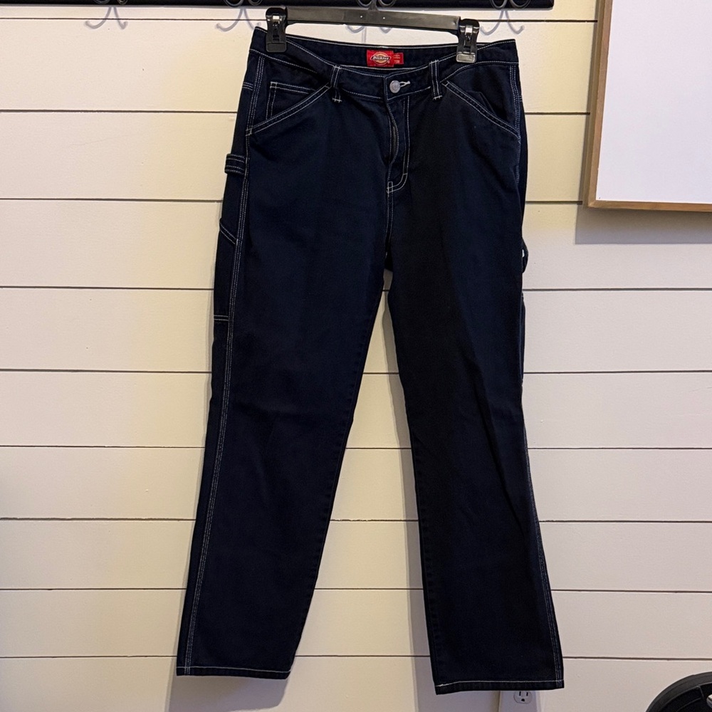 Dickies black women’s cargo pants.